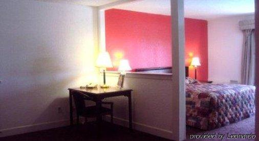 Clarion East Monticello Dr 3*